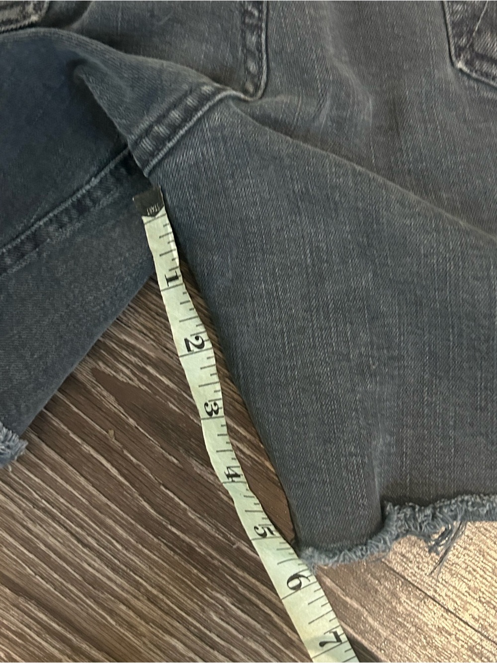 Mother Jeans Tripper Cutoff Fray Denim Shorts 30 - Picture 6 of 6
